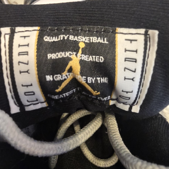 Air Jordan 11 Retro Mid Gratitude Size 8 Defining Moments (CT8012-170) - Picture 7 of 7